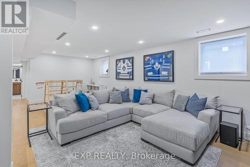 68 49Th Street N, Wasaga Beach, ON - Indoor Photo Showing Living Room