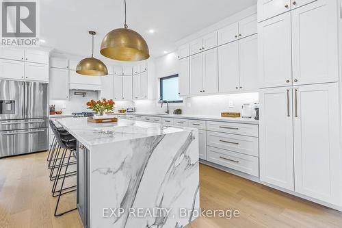 68 49Th Street N, Wasaga Beach, ON - Indoor Photo Showing Kitchen With Upgraded Kitchen