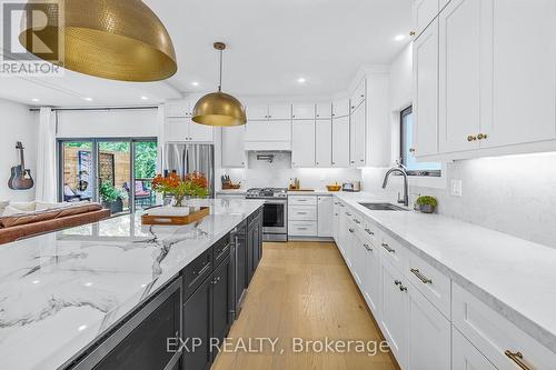 68 49Th Street N, Wasaga Beach, ON - Indoor Photo Showing Kitchen With Upgraded Kitchen