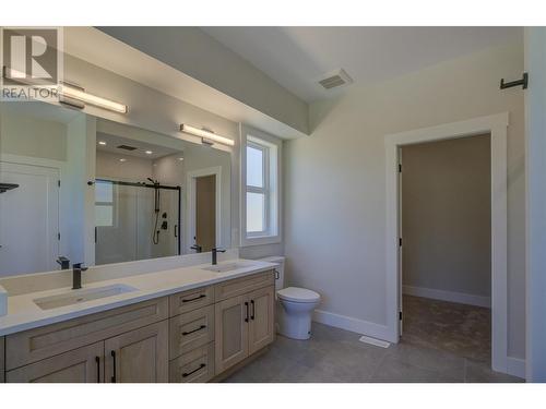 960 15 Avenue Se, Salmon Arm, BC - Indoor Photo Showing Bathroom