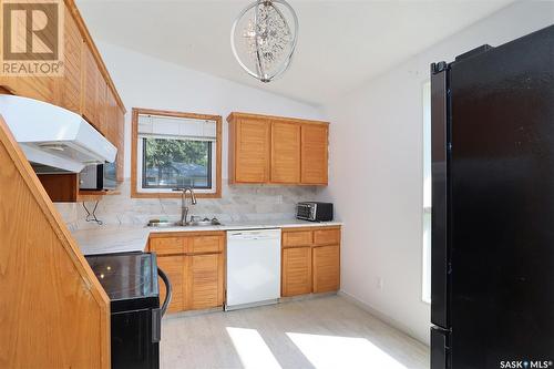 2816 Grant Road, Regina, SK - Indoor Photo Showing Kitchen With Double Sink