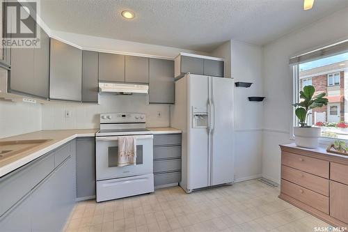 3929 Gordon Road, Regina, SK - Indoor Photo Showing Kitchen