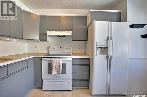 3929 Gordon Road, Regina, SK - Indoor Photo Showing Kitchen