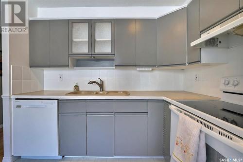 3929 Gordon Road, Regina, SK - Indoor Photo Showing Kitchen