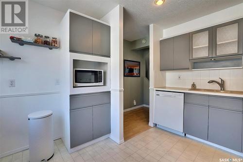 3929 Gordon Road, Regina, SK - Indoor Photo Showing Kitchen