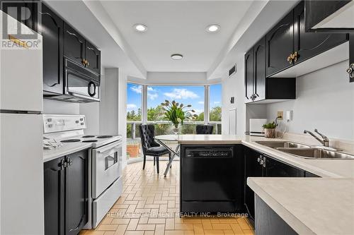 Ph6 - 2210 Lakeshore Road, Burlington (Lasalle), ON - Indoor Photo Showing Kitchen With Double Sink