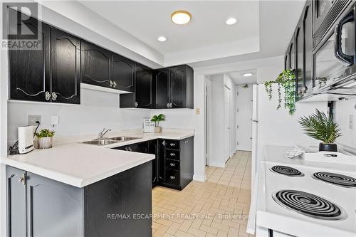 Ph6 - 2210 Lakeshore Road, Burlington (Lasalle), ON - Indoor Photo Showing Kitchen With Double Sink