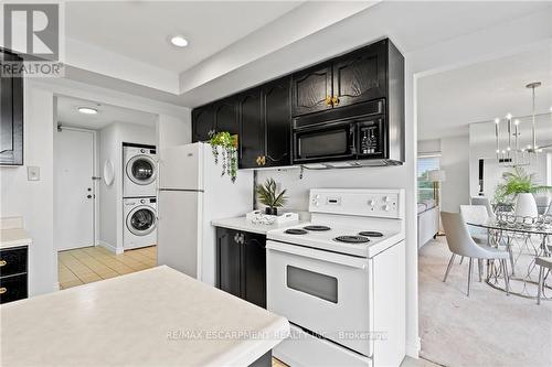 Ph6 - 2210 Lakeshore Road, Burlington (Lasalle), ON - Indoor Photo Showing Kitchen