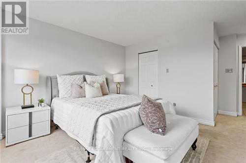 Ph6 - 2210 Lakeshore Road, Burlington (Lasalle), ON - Indoor Photo Showing Bedroom