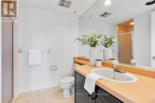 Ph6 - 2210 Lakeshore Road, Burlington (Lasalle), ON - Indoor Photo Showing Bathroom