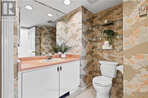 Ph6 - 2210 Lakeshore Road, Burlington (Lasalle), ON - Indoor Photo Showing Bathroom