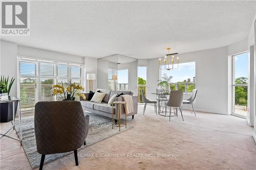 Ph6 - 2210 Lakeshore Road, Burlington (Lasalle), ON - Indoor Photo Showing Living Room