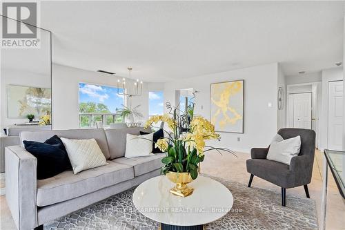 Ph6 - 2210 Lakeshore Road, Burlington (Lasalle), ON - Indoor Photo Showing Living Room