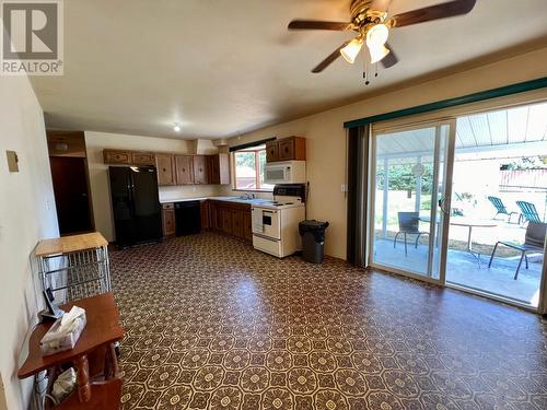 614 12Th  Street, Castlegar, BC - Indoor Photo Showing Kitchen