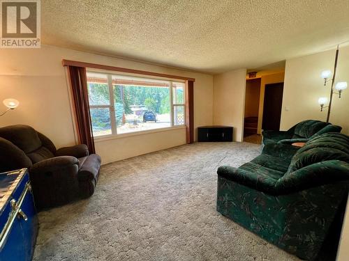 614 12Th  Street, Castlegar, BC - Indoor Photo Showing Living Room