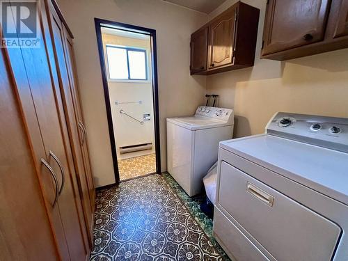 614 12Th  Street, Castlegar, BC - Indoor Photo Showing Laundry Room