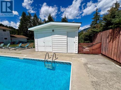 614 12Th  Street, Castlegar, BC - Outdoor With In Ground Pool