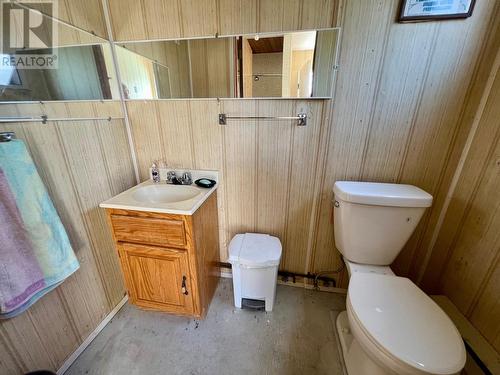 614 12Th  Street, Castlegar, BC - Indoor Photo Showing Bathroom