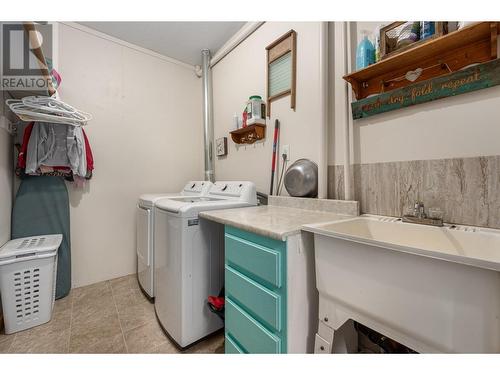 380 Richlands Road, Cherryville, BC - Indoor Photo Showing Laundry Room