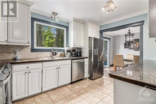 7 Eastpark Drive, Ottawa, ON - Indoor Photo Showing Kitchen