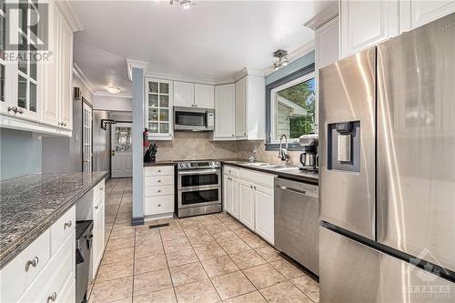 7 Eastpark Drive, Ottawa, ON - Indoor Photo Showing Kitchen With Upgraded Kitchen