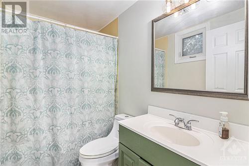 7 Eastpark Drive, Ottawa, ON - Indoor Photo Showing Bathroom