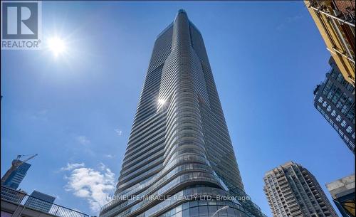 3910 - 11 Wellesley Street W, Toronto (Bay Street Corridor), ON - Outdoor With Facade