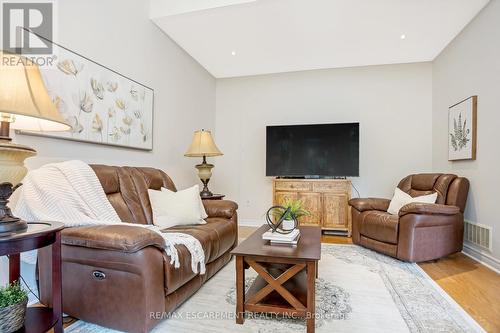 145 Wheeler Court, Guelph/Eramosa (Rockwood), ON - Indoor Photo Showing Living Room