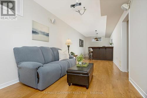 145 Wheeler Court, Guelph/Eramosa (Rockwood), ON - Indoor Photo Showing Living Room