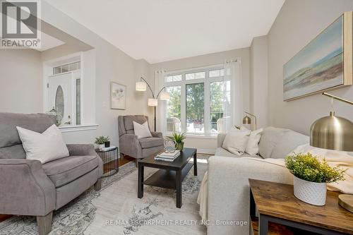 145 Wheeler Court, Guelph/Eramosa (Rockwood), ON - Indoor Photo Showing Living Room