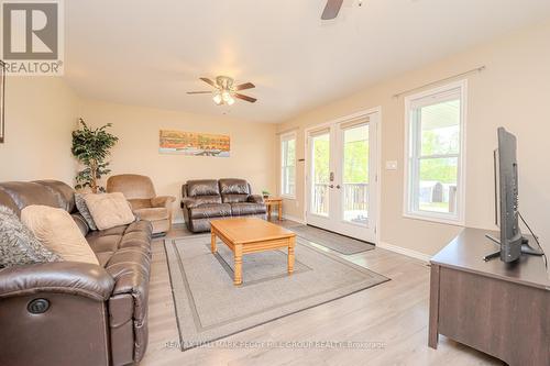 8747 10Th Line, Essa, ON - Indoor Photo Showing Living Room