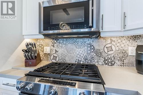 143 Knight Street, New Tecumseth (Alliston), ON - Indoor Photo Showing Kitchen With Upgraded Kitchen