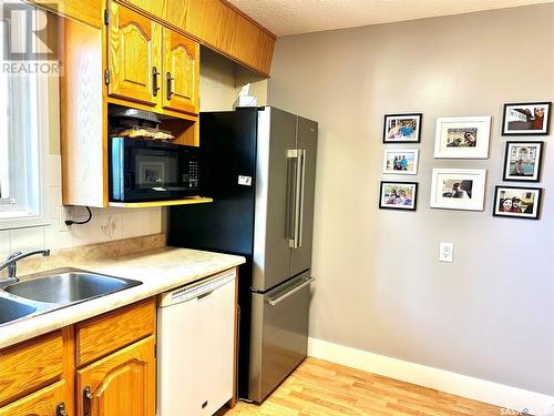 305 3140 Louise Street, Saskatoon, SK - Indoor Photo Showing Kitchen