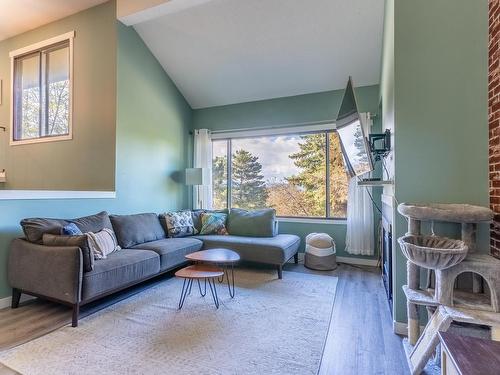 30-1155 Hugh Allan Drive, Kamloops, BC - Indoor Photo Showing Living Room