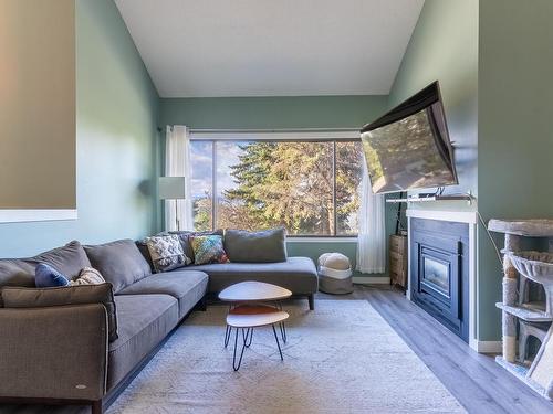 30-1155 Hugh Allan Drive, Kamloops, BC - Indoor Photo Showing Living Room With Fireplace