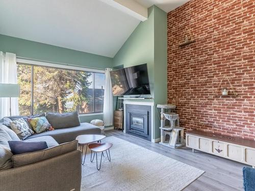 30-1155 Hugh Allan Drive, Kamloops, BC - Indoor Photo Showing Living Room With Fireplace