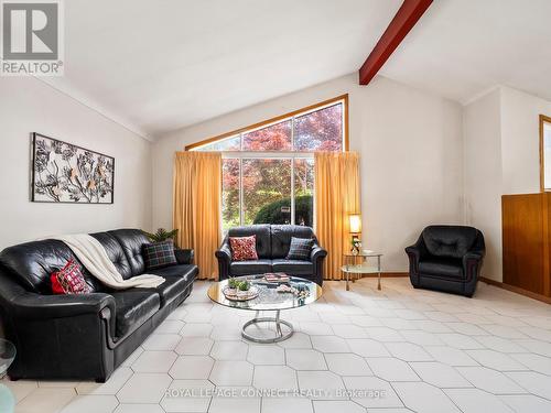 145 Cass Avenue, Toronto (Tam O'Shanter-Sullivan), ON - Indoor Photo Showing Living Room