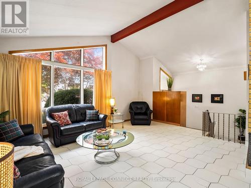 145 Cass Avenue, Toronto (Tam O'Shanter-Sullivan), ON - Indoor Photo Showing Living Room