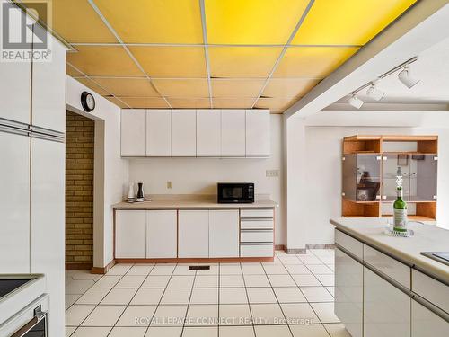 145 Cass Avenue, Toronto (Tam O'Shanter-Sullivan), ON - Indoor Photo Showing Kitchen