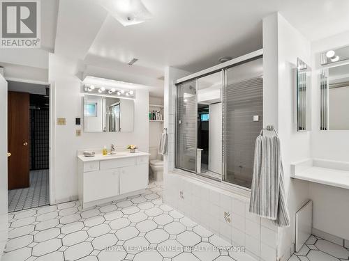 145 Cass Avenue, Toronto (Tam O'Shanter-Sullivan), ON - Indoor Photo Showing Bathroom