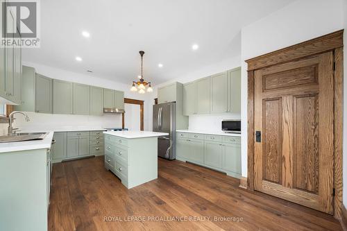 39 Barker Street, Prince Edward County (Picton), ON - Indoor Photo Showing Kitchen With Upgraded Kitchen