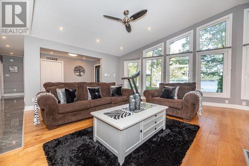 366 Burkes Road, Deep River, ON - Indoor Photo Showing Living Room