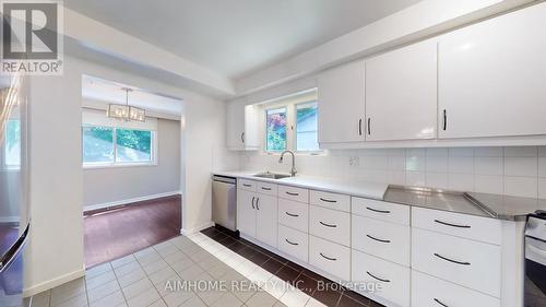 504 Fenwick Place, Burlington, ON - Indoor Photo Showing Kitchen