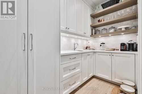 993 Albertson Crescent, Mississauga, ON - Indoor Photo Showing Kitchen