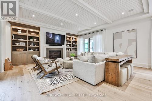 993 Albertson Crescent, Mississauga, ON - Indoor Photo Showing Living Room With Fireplace