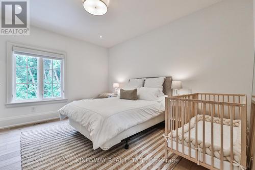 993 Albertson Crescent, Mississauga, ON - Indoor Photo Showing Bedroom