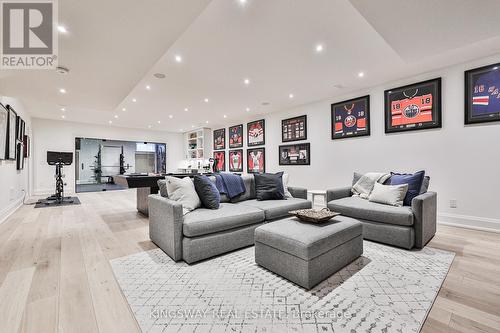 993 Albertson Crescent, Mississauga, ON - Indoor Photo Showing Living Room