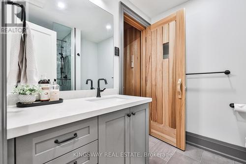 993 Albertson Crescent, Mississauga, ON - Indoor Photo Showing Bathroom