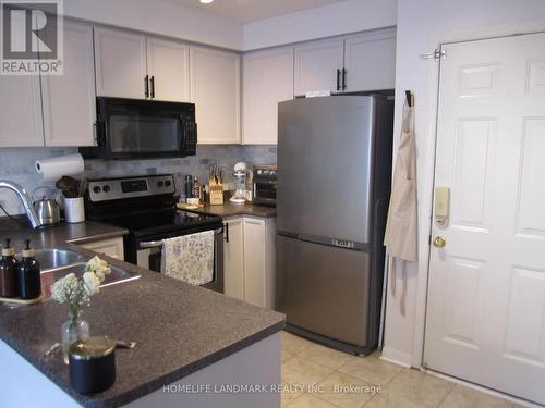 1502 Harwood Drive, Milton (Clarke), ON - Indoor Photo Showing Kitchen