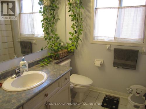 1502 Harwood Drive, Milton (Clarke), ON - Indoor Photo Showing Bathroom